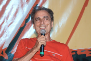 Dácio Galvão, presidente da FUNCARTE, comanda o elogiado evento
