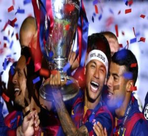 Neymar comemorando a conquista da Champions League, pelo Barcelona, em 2015.